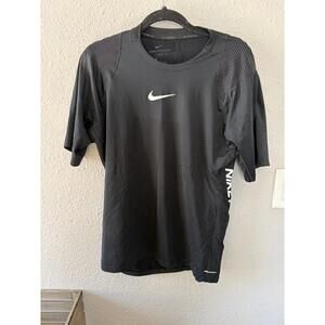Men's Nike Pro Aeroadapt Slim Fit Black Tee size L